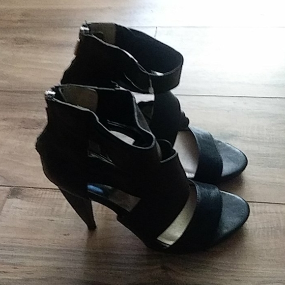 Shoes - Picture 4 of 4